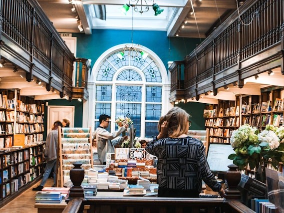 waarom zijn boeken online zoveel goedkoper dan in de winkel?